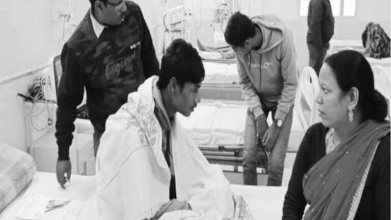 परीक्षा हाल में 500 लड़कियों के बीच 1 लड़का, एक साथ 500 लड़कियों को देख बिगड़ी तबियत; अस्पताल में भर्ती