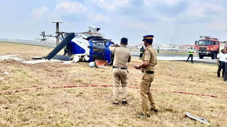 Coast Guard helicopter ALH Dhruv crash: कोच्चि हवाई अड्डे पर लैंडिंग के बाद भारतीय तटरक्षक हेलीकॉप्टर ALH ध्रुव दुर्घटनाग्रस्त; Video