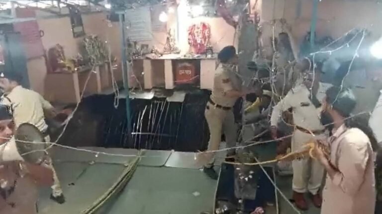 Indore Temple Tragedy: रामनवमी पर हुआ बड़ा हादसा, बेलेश्वर मंदिर में कुएं में गिरने से 12 श्रद्धालुओं की मौत