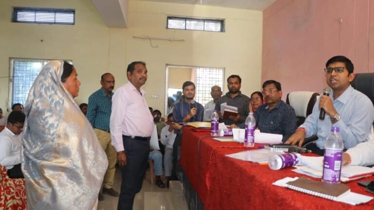 सिवनी: कलेक्टर क्षितिज सिंघल पहुंचे केवलारी, जल जीवन मिशन के क्रियान्वयन स्थिति की समीक्षा की 