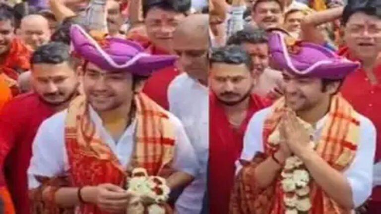 बागेश्वर धाम: पंडित धीरेंद्र कृष्ण शास्त्री पहुंचे कामाख्या धाम, किया दर्शन