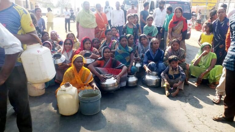सिवनी: पेयजल समस्या को लेकर आम जनता ने किया चक्काजाम, सड़कों पर उतरे सैंकड़ों लोग