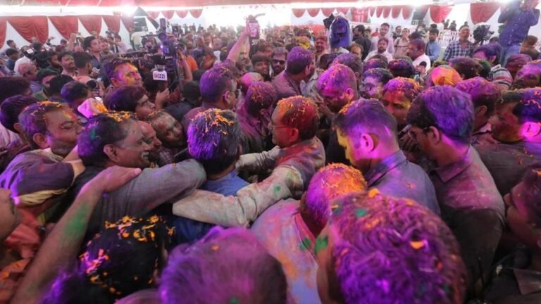 MP NEWS: सीएम शिवराज के निवास में हर्षोल्लस के साथ मना होली का त्यौहार, CM SHIVRAJ ने गाए फाग गीत