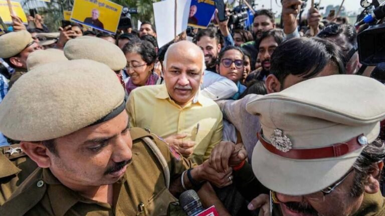 खत्म नहीं होगी मनीष सिसोदिया की मुश्किलें: सीबीआई के बाद अब ईडी ने किया गिरफ्तार, तिहाड़ में हुई जांच
