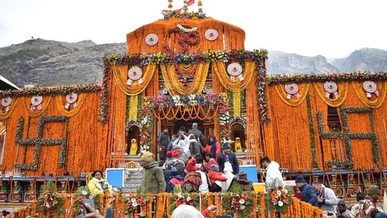 बद्रीनाथ धाम के कपाट वैदिक मंत्रोच्चारण के साथ खुले; गंगोत्री, यमुनोत्री, केदारनाथ और बद्रीनाथ धाम के कपाट खुलने के साथ ही उत्तराखंड में चारधाम यात्रा शुरू