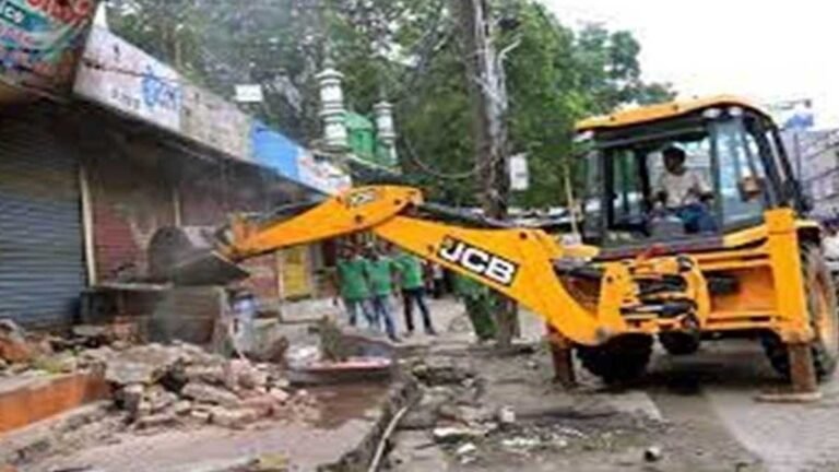 MP के भिण्ड में अतिक्रमण हटाने गया था नपा अमला, स्थानीय लोगों ने किया हमला; धरने पर बैठ व्यापारी