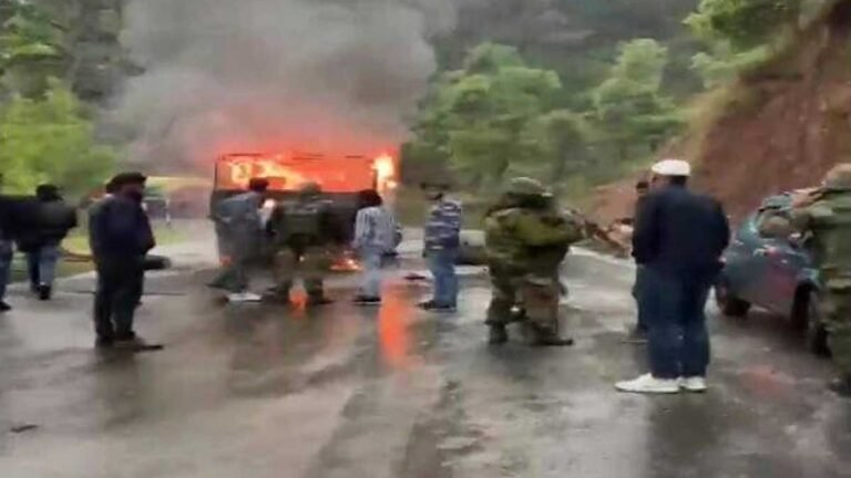जम्मू में बड़ा हादसा: सेना के जवानों से भरे ट्रक में लगी भीषण आग, पांच जवानों की मौत