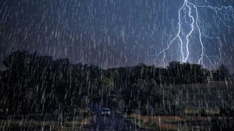MP Weather Update: भोपाल में भारी बारिश, 16 जिलों में ओलावृष्टि और बिजली गिरने का अलर्ट, पढ़ें इन 16 जिलों में कहीं आपका जिला भी तो नहीं