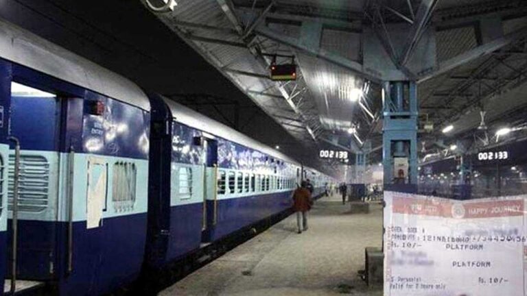 यदि आप कभी वेटिंग टिकट पर कर रहे हो यात्रा: तो चलती ट्रेन में खाली सीट खोजने के लिए इस आसान और जबरदस्त ट्रिक का करें इस्तेमाल