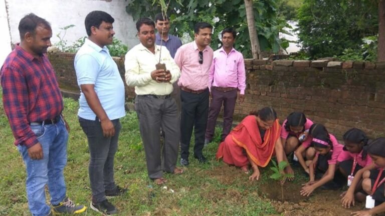 एसीसी और सागर के कॉन्ट्रैक्टर फोरम ने कटनी और बाघराज वार्ड में स्थित ‘ग्रीन स्कूल एंड क्लीन स्कूल’ पहल की शुरुआत की