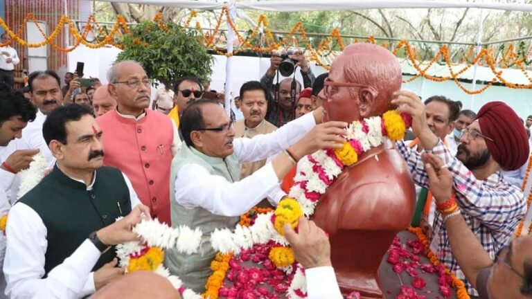 MP VIDHANSABHA: मप्र विधानसभा परिसर में भारत रत्न बाबा साहेब डॉ. अम्बेडकर की प्रतिमा का अनावरण हुआ