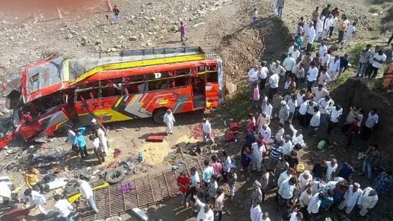 Khargone Bus Accident: खरगोन से इंदौर जा रही थी बस, पुल से 50 फीट नीचे गिरि; करीब 20 यात्रियों की मौत