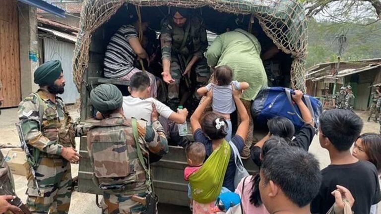 हिंसा प्रभावित मणिपुर में फंसे मध्यप्रदेश के छात्रों को एयरलिफ्ट कर पहुंचाया गया कोलकाता