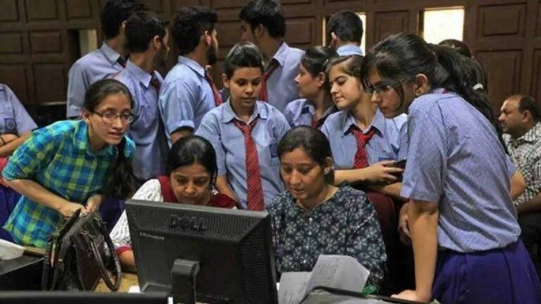 CBSE 12th Result: सीबीएसई 12वीं का रिजल्ट घोषित, इस साल टॉपर्स की लिस्ट नहीं, ऑनलाइन चेक करें रिजल्ट