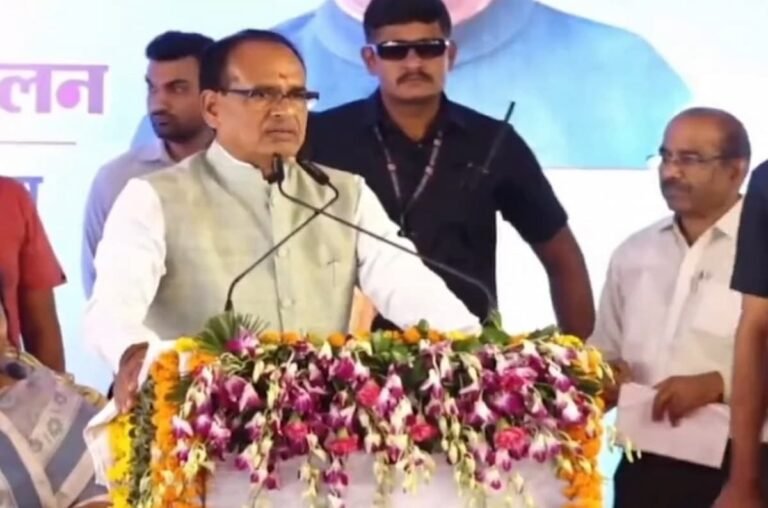 उमरिया बस हादसा: 3 लोगों की मौत; सीएम शिवराज ने परिजनों को 10 लाख रुपए और सरकारी नौकरी देने का किया ऐलान