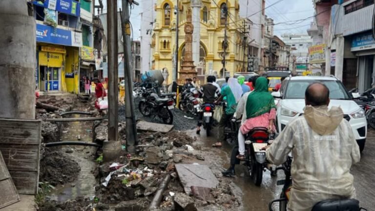 सिवनी: अधूरा पड़ा नाली निर्माण, आम नागरिकों के लिए बन रही ट्रैफिक जाम की स्थिति