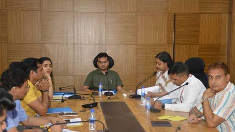 जबलपुर: अंतर्राष्ट्रीय योग दिवस के राष्ट्रीय कार्यक्रम की तैयारियों की समीक्षा