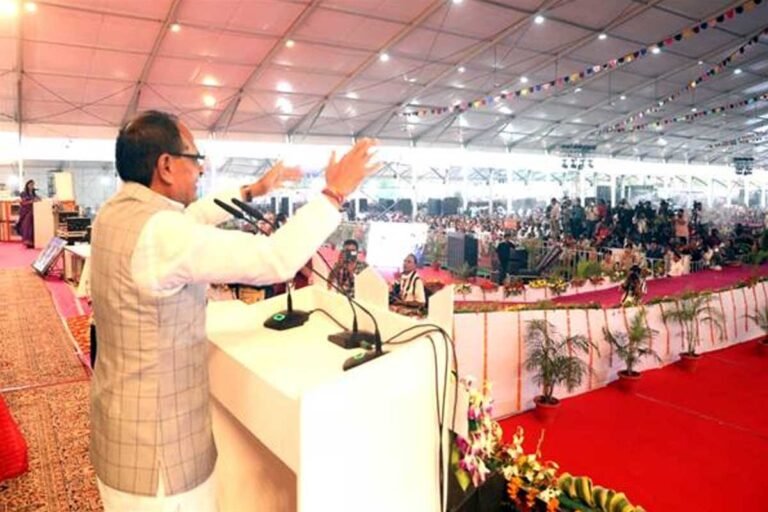 MP की लाड़ली बहनों के लिए खुशखबरी: लाडली बहना योजना के तहत मिलने वाली राशि 1000 से बढ़कर होगी 3000 रूपए : सीएम शिवराज सिंह चौहान