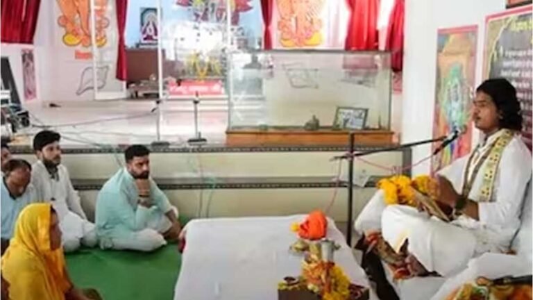 Natheshwar Baba: बागेश्वर बाबा के बाद अब नाथेश्वर बाबा की एंट्री! पंडित धीरेंद्र कृष्ण शास्त्री की तर्ज पर ही लगाया दिव्य दरबार, अर्जी लगाने के लिए उमड़े श्रद्धालु 
