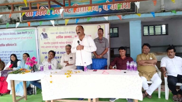 सीएम की अगुवाई में स्कूल चले अभियान के राज्य स्तरीय कार्यक्रम आयोजित, विधायक राकेश पाल सिंह हुए शामिल