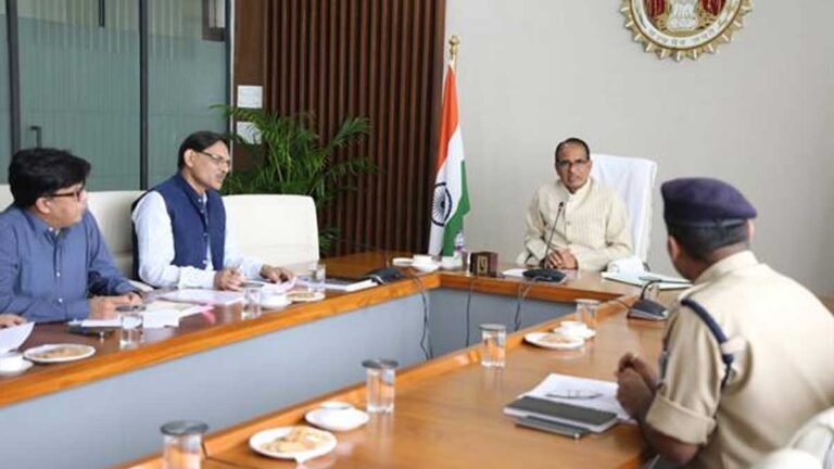 MP NEWS: सीएम शिवराज के अधिकारीयों को निर्देश, सायबर क्राइम से लोगों को बचाने के लिए चलाया जाए व्यापक अभियान