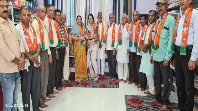 सिवनी: नव निर्माण के नौ वर्ष की उपलब्धि को लेकर मीना बिसेन ने किया बुजुर्ग तथा सेवानिवृत्त कर्मचारियों का सम्मान