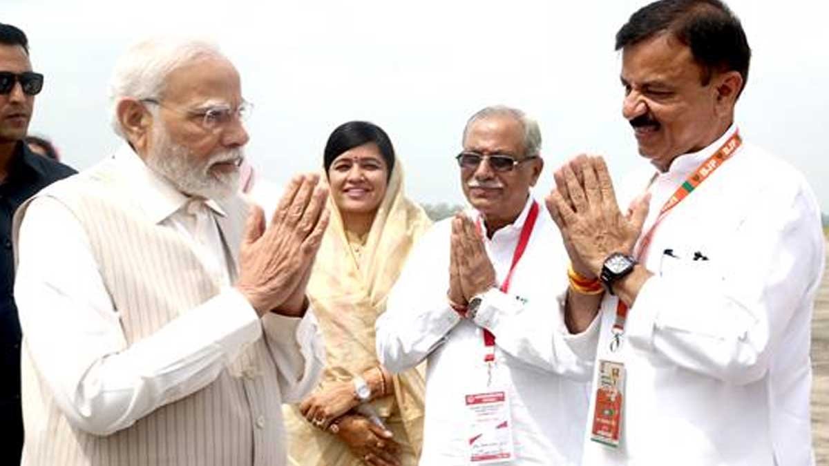 Dhal Singh Bisen With PM Modi