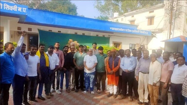 सिवनी: दैनिक समाचार पत्र “संवाद कुंज” को प्रतिबंधित करने ब्राह्मण समाज ने सौंपा ज्ञापन
