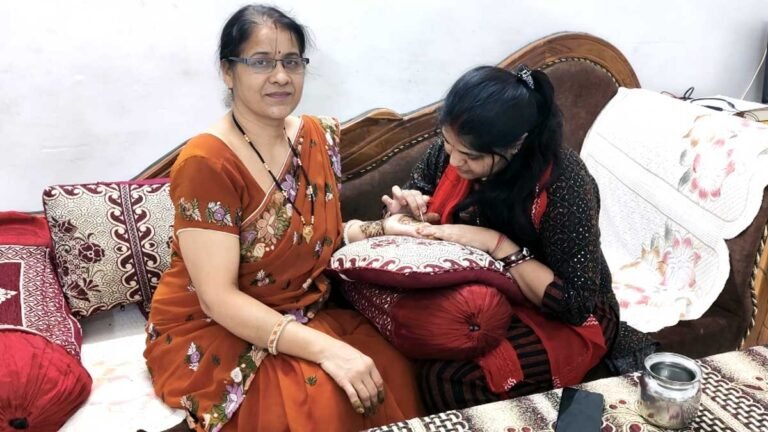 Karwa Chauth 2023: सिवनी में करवा चौथ मनाने की तैयारी में महिलाएं
