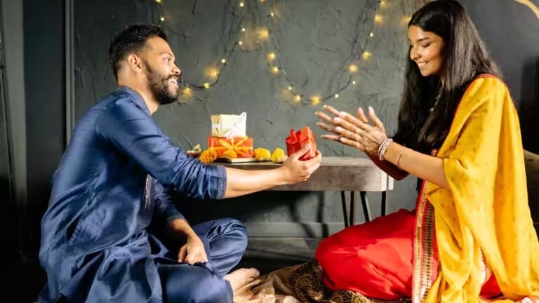 Bhai Dooj 2023: भाई दूज कब है? जानिए शुभ मुहूर्त और इसकी शुरुआत यमराज और यमी ने कैसे की थी