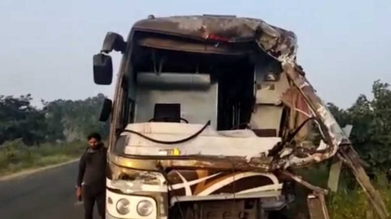 सिवनी: केवलारी में खड़े ट्रक से टकराई बस, 3 मौत; कई घायल
