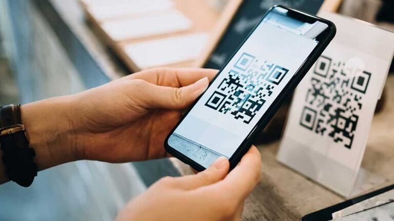 QR Code Scam: पेमेंट से पहले QR कोड स्कैन करते समय भूलकर भी ना करें ‘यह’ गलती; नहीं तो बैंक अकाउंट हो जाएगा खाली