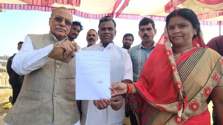 सिवनी: फर्जी पत्रकारों के साथ अब अखबार बांटने वाले हाकर भी महिला समूहो को कर रहे ब्लेक मेल
