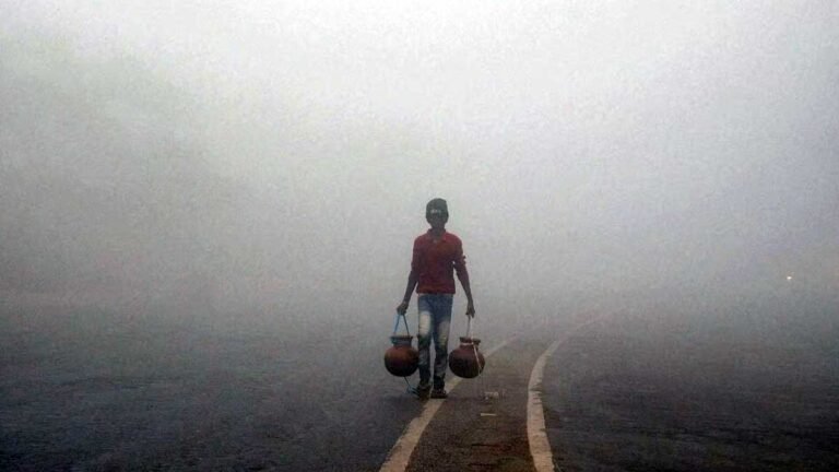 MP WEATHER UPDATE: भोपाल, इंदौर में पारा गिरा 9 डिग्री तक, सिवनी में 18 घंटे से लगातार हो रही बारिश