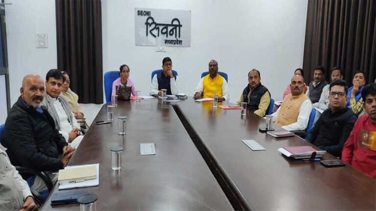 विकसित भारत संकल्प यात्रा की तैयारियों की सीएम मोहन यादव ने की समीक्षा, सिवनी कलेक्टर और जनप्रतिनिधि हुए शामिल
