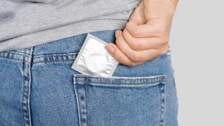 CONDOM NEWS: देश कंडोम की कमी झेलेगा, खबर वायरल होते ही,स्वास्थ्य मंत्रालय ने दी सफाई