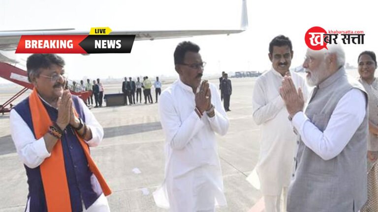 प्रधानमंत्री नरेन्द्र मोदी को इंदौर विमानतल पर भावभीनी विदाई
