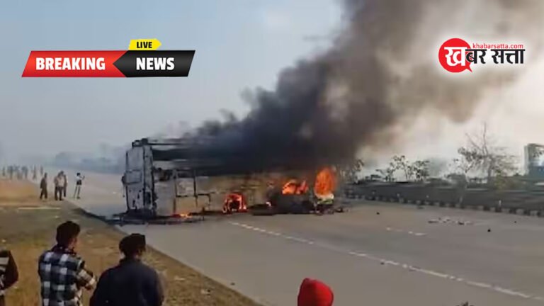 यमुना एक्सप्रेसवे पर कार और बस की टक्कर के बाद आग लगने से 5 की मौत