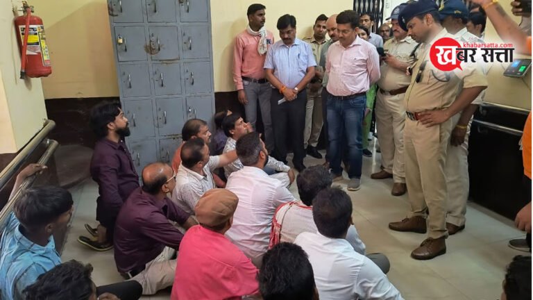 DAVV Paper Leak: डीएवीवी पेपर लीक मामले में पुलिस जांच में जुटी, कैसे होते थे प्रश्नपत्र वितरण; पुलिस ने जानकारी मांगी