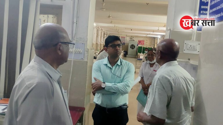 सिवनी कलेक्टर क्षितिज सिंघल पहुंचे जिला चिकित्सालय: औचक निरीक्षण के बाद अधिकारीयों को दिए निर्देश