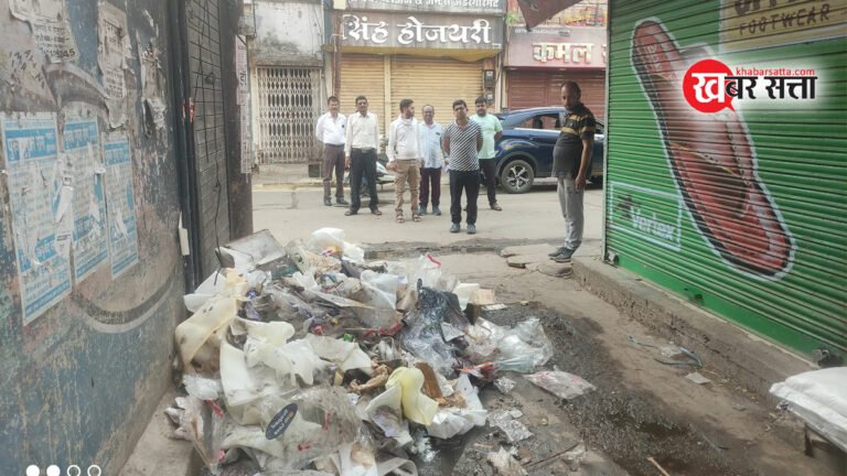 सुबह सुबह नगर के निरीक्षण पर निकले सिवनी कलेक्टर: गंदगी देख नगरपालिका अधिकारी को दिए निर्देश