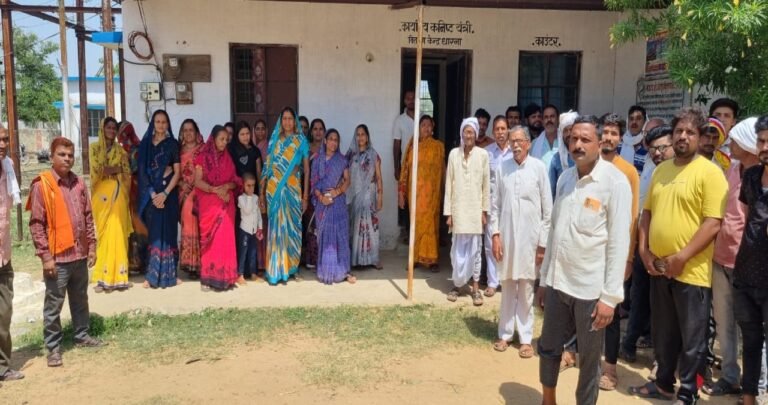 Seoni News: 10 दिनों से बंद विद्युत सप्लाई,  आक्रोशित महिलाएं पहुंची पावरहाउस