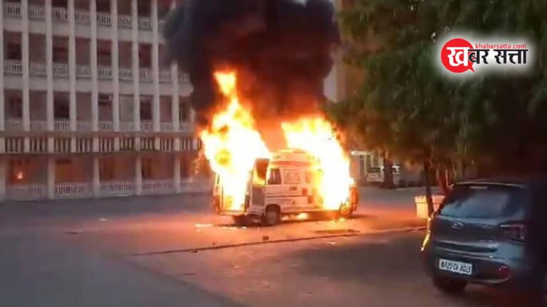 भीषण गर्मी का प्रकोप: जबलपुर में ऑक्सीजन सिलेंडर ले जा रही खड़ी एम्बुलेंस में लगी आग