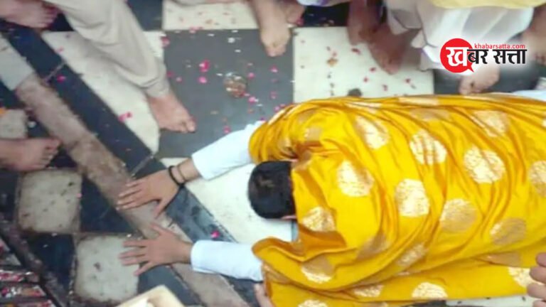 पंडित प्रदीप मिश्रा ने राधारानी पर की थी विवादास्पद टिप्पणी: बरसाना में राधा रानी मंदिर पहुंचकर माफी मांगी
