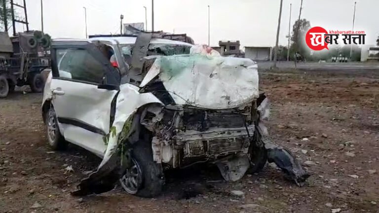 UJJAIN: महाकाल से लौट रही कार डिवाइडर से टकराई; माता-पिता और पड़ोसी की मौत