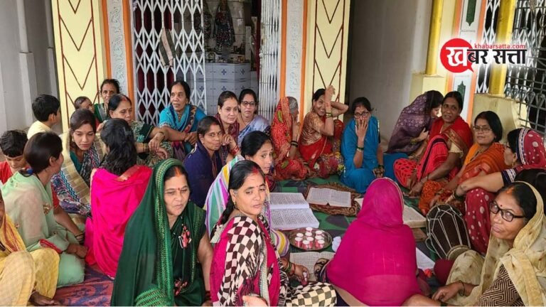 बरघाट के धारनाकला में श्रावण मास में राधे कृष्ण मंदिर में शिव नाम की गंगा