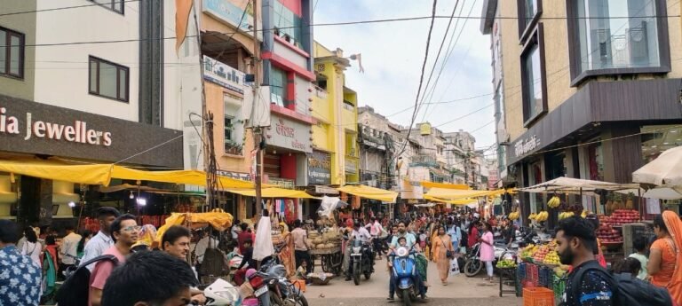 रक्षाबंधन के लिए सोना, चांदी और कस्टमाइज्ड राखियों से सिवनी का बाजार हुआ रोशन