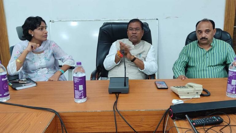 सिवनी में मंडला सांसद फग्गन सिंह कुलस्ते ने ली विभागीय समीक्षा बैठक