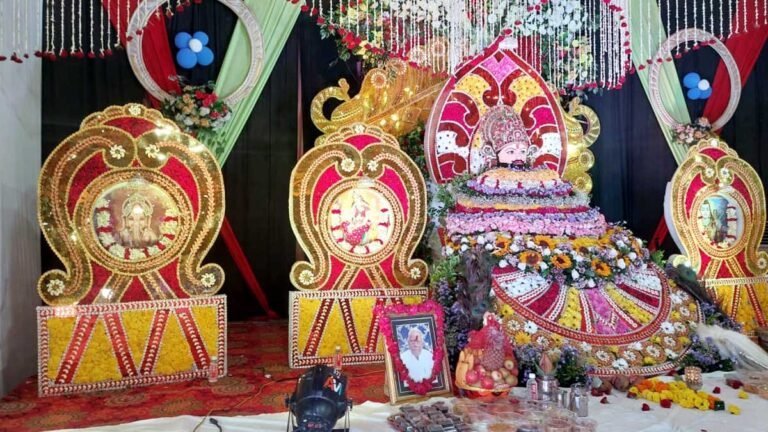 सिवनी में खाटू श्याम बाबा के संकीर्तन में रातभर झूमे श्रद्धालु, महिलाओं ने भी भक्ति भाव में जमकर किया नृत्य