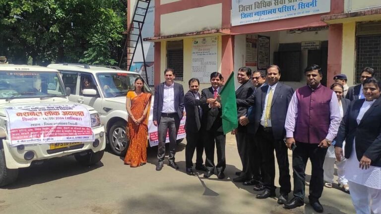 सिवनी: प्रधान जिला न्यायाधीश ने नेशनल लोक अदालत प्रचार वाहन को दिखाई हरी झंडी